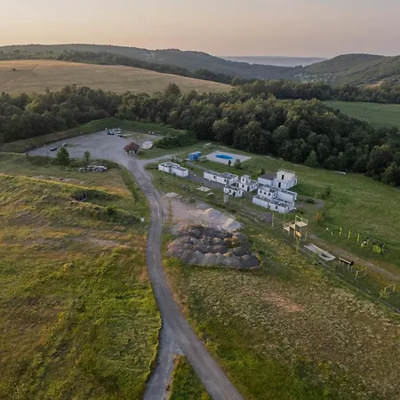 אתר נופש Mountain Sky View - маунтин скай вю גברובו